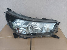 Laden Sie das Bild in den Galerie-Viewer, Frontscheinwerfer Toyota Hilux VIII 81110-0KK60 Rechts Scheinwerfer Headlight SCH1005531594es