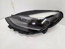 Laden Sie das Bild in den Galerie-Viewer, Frontscheinwerfer Tesla Model 3 Full LED Ein Stück (Rechts oder Links) Headlight