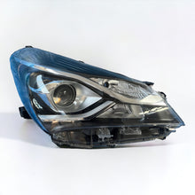 Laden Sie das Bild in den Galerie-Viewer, Frontscheinwerfer Toyota Yaris LED Rechts Scheinwerfer Headlight