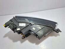 Laden Sie das Bild in den Galerie-Viewer, Frontscheinwerfer Skoda Karoq 57B941015A Links Scheinwerfer Headlight SCH1417979526ok