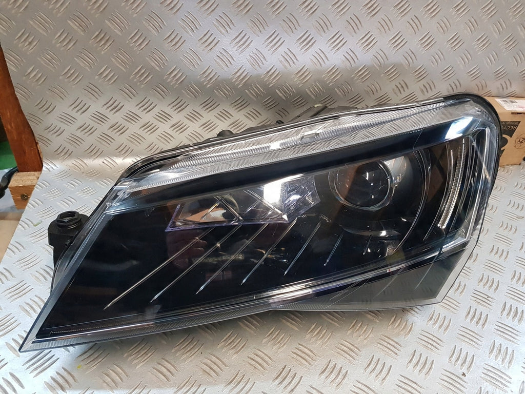 Frontscheinwerfer Skoda Superb III 3V1941015A 1ZS01193921 Xenon Links Headlight