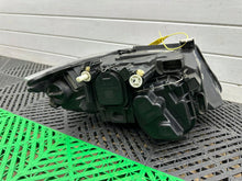Laden Sie das Bild in den Galerie-Viewer, Frontscheinwerfer BMW 3 E91 E90 89318911 Links Scheinwerfer Headlight SCH2318823870el