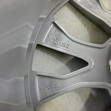 Load image into Gallery viewer, 1x Alufelge 18 Zoll 8.0" 5x112 44ET Glanz Silber 3P0601025E Skoda Superb FEL2223996424zr