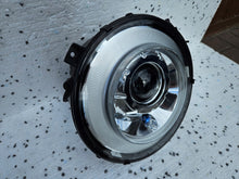 Laden Sie das Bild in den Galerie-Viewer, Frontscheinwerfer Mercedes-Benz W463 Xenon Vorderseite Scheinwerfer Headlight SCH6490845301on