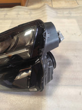 Laden Sie das Bild in den Galerie-Viewer, Frontscheinwerfer Skoda Karoq 57B941009 Links Scheinwerfer Headlight SCH4544703919nc