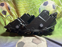 Load image into Gallery viewer, Frontscheinwerfer VW Passat B7 90010126 Rechts Scheinwerfer Headlight SCH1900083534pw