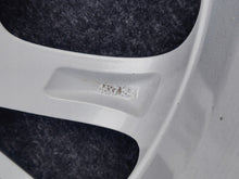 Laden Sie das Bild in den Galerie-Viewer, 1x Alufelge 16 Zoll 7.0" 5x105 41ET Glanz Silber 39078765 Opel Astra K Rim Wheel FEL2278682259ze
