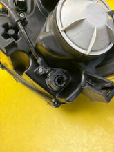 Laden Sie das Bild in den Galerie-Viewer, Frontscheinwerfer Ford FR3B-13005-B Xenon Rechts Scheinwerfer Headlight SCH4735605762jp