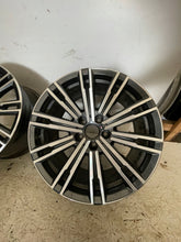 Laden Sie das Bild in den Galerie-Viewer, 4x Alufelge 18 Zoll 8.5" 5x112 40ET Glanz Schwarz 8089891 BMW 3 G21 G20 Mg FEL1337556495ow