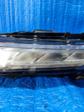 Laden Sie das Bild in den Galerie-Viewer, Frontscheinwerfer Mitsubishi Eclipse Cross EDM922-05010 LED Links Headlight
