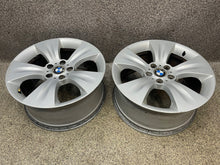 Laden Sie das Bild in den Galerie-Viewer, 1x Alufelge 19 Zoll 9.0" 5x120 48ET Silber 6772247 BMW X5 E70 E71 Rim Wheel FEL9717014840es
