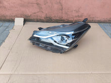 Laden Sie das Bild in den Galerie-Viewer, Frontscheinwerfer Toyota Yaris LED Links Scheinwerfer Headlight SCH1428701594vo