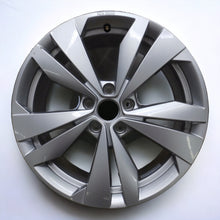Laden Sie das Bild in den Galerie-Viewer, 1x Alufelge 18 Zoll 7.5&quot; 5x112 50ET Glanz Silber 10A071498 Vw Rim Wheel