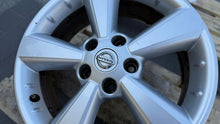 Load image into Gallery viewer, 1x Alufelge 17 Zoll 6.5" 5x114.3 40ET Glanz Silber 40300-EY17C Nissan Qashqai I FEL8191835561yy