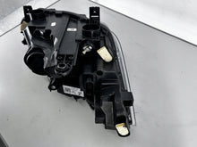 Laden Sie das Bild in den Galerie-Viewer, Frontscheinwerfer Seat Arona 6F1941005F Ein Stück (Rechts oder Links) Headlight