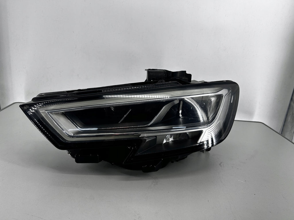 Frontscheinwerfer Audi A3 8V0941033C Ein Stück (Rechts oder Links) Headlight