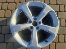 Laden Sie das Bild in den Galerie-Viewer, 1x Alufelge 18 Zoll 8.0&quot; 5x112 39ET 80A601025C Audi Q5 Rim Wheel