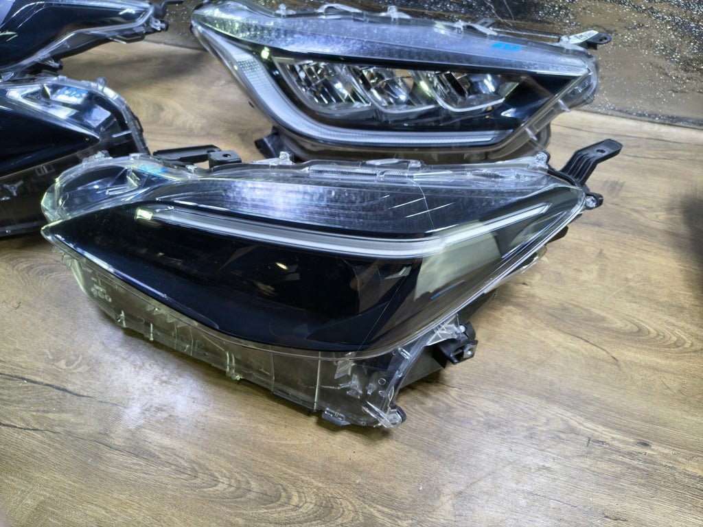 Frontscheinwerfer Toyota Yaris Cross OD-310 Links Scheinwerfer Headlight SCH8350993136rs