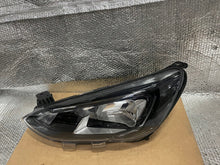 Laden Sie das Bild in den Galerie-Viewer, Frontscheinwerfer Ford Focus MX7B-13E015-CC LED Links Scheinwerfer Headlight