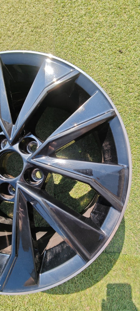 1x Alufelge 16 Zoll 7.0" 5x100 46ET Glanz Graphit 6V0601025J Mg Fabia Iii