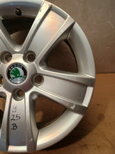 Laden Sie das Bild in den Galerie-Viewer, 1x Alufelge 15 Zoll 6.5" 5x112 50ET Glanz Silber 1Z0601025S Skoda Octavia Ii FEL2570626361ct