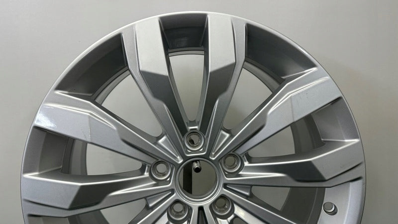 1x Alufelge 17 Zoll 7.0" 5x112 45ET Glanz Silber 2GA601025J VW Rim Wheel FEL1098453431ih