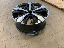 Load image into Gallery viewer, 1x Alufelge 18 Zoll 7.5" 4x108 49ET Glanz Schwarz 9811635077 Peugeot 5008 I FEL3112138111vg