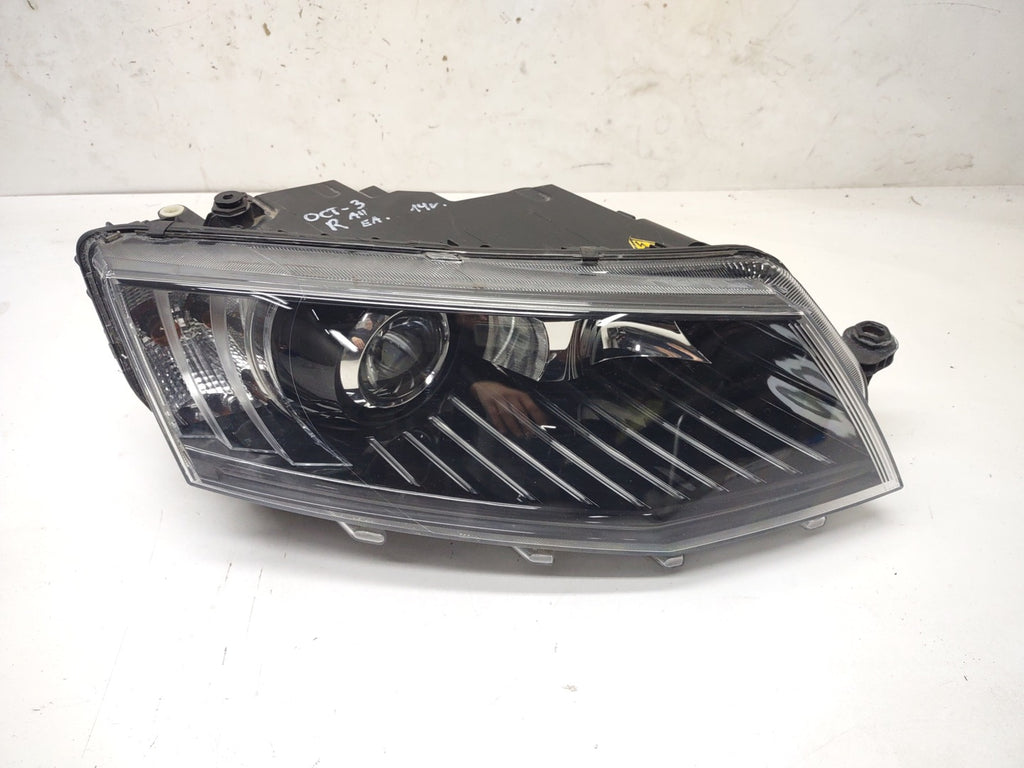 Frontscheinwerfer Skoda Octavia III 4G0907697D Xenon FALSE Headlight SCH3535811378yx