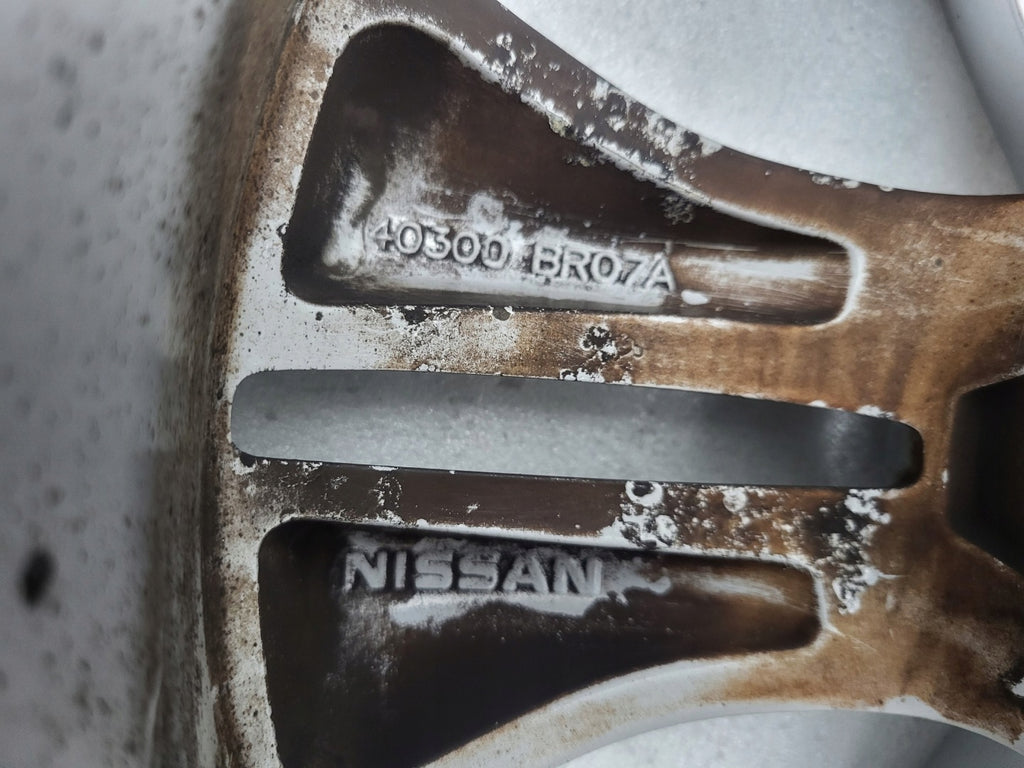 1x Alufelge 17 Zoll 6.5" 5x114.3 40ET Glanz Silber 40300BR07A Nissan Qashqai I FEL1386680135ie