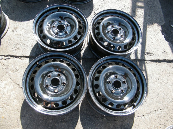 4x Alufelge 15 Zoll 6.0" 5x112 47ET Silber VW Caddy V Golf III Jetta VI Touran FEL5979403972uq