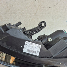 Load image into Gallery viewer, Frontscheinwerfer Renault Kadjar 260608385R Full LED Rechts oder Links SCH8366973664wd