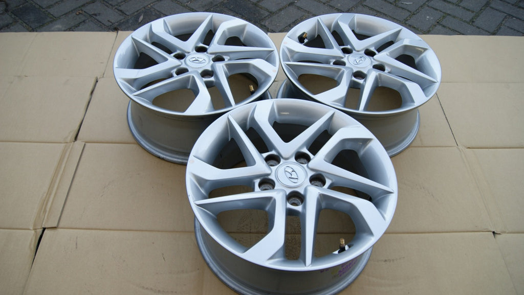 1x Alufelge 16 Zoll 6.5" 5x114.3 45ET Glanz Silber 52910-D7110 Hyundai I FEL2080490643yv