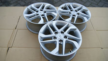Load image into Gallery viewer, 1x Alufelge 16 Zoll 6.5" 5x114.3 45ET Glanz Silber 52910-D7110 Hyundai I FEL2080490643yv