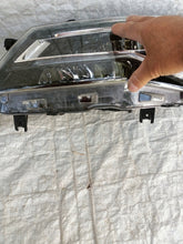 Laden Sie das Bild in den Galerie-Viewer, Frontscheinwerfer Seat Ateca 576941007F 6F1941007E LED Rechts oder Links