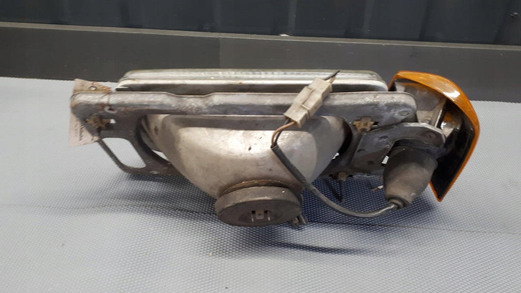 Frontscheinwerfer VW Jetta I 302-122932 Rechts Scheinwerfer Headlight SCH9545527319dp