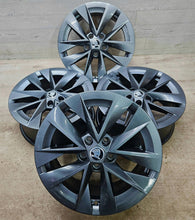 Load image into Gallery viewer, 4x Alufelge 17 Zoll 7.0" 5x112 46ET Glanz Silber 5E3601025E Mg Octavia I FEL8888002154uo