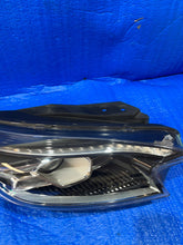 Laden Sie das Bild in den Galerie-Viewer, Frontscheinwerfer Kia Xceed J792111040 92102J7300 LED Rechts Headlight