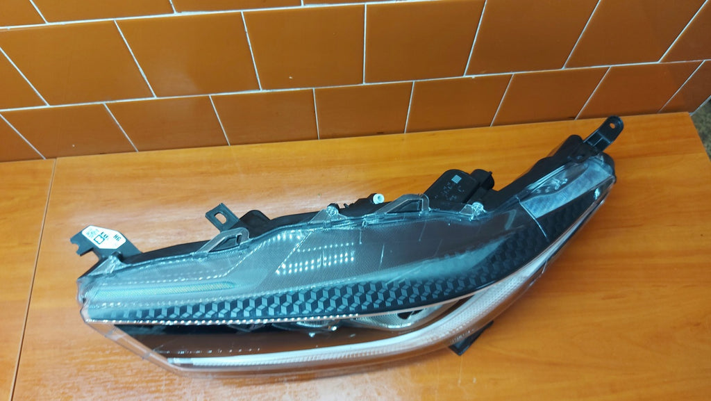 Frontscheinwerfer Toyota Yaris LED Ein Stück (Rechts oder Links) Headlight