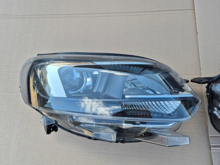 Frontscheinwerfer Citroën Jumpy 9832837680 9832836480 Xenon Ein Satz Headlight SCH7324200743ha