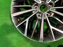 Load image into Gallery viewer, 1x Alufelge 18 Zoll 7.0&quot; 5x114.3 51ET 52910-D7320 Hyundai Tucson Rim Wheel