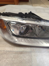 Laden Sie das Bild in den Galerie-Viewer, Frontscheinwerfer Volvo V70 31420014 Rechts Scheinwerfer Headlight SCH7819072053gv