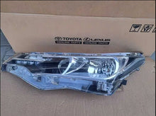 Load image into Gallery viewer, Frontscheinwerfer Toyota Corolla 81170-02L50 Links Scheinwerfer Headlight SCH4119867372mf