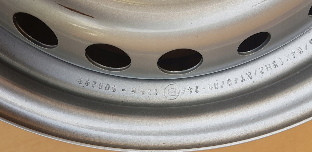 1x Alufelge 15 Zoll 6.0" 5x114.3 40ET 124R-000266 Hyundai Rim Wheel