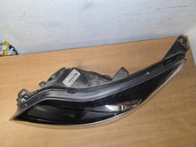 Laden Sie das Bild in den Galerie-Viewer, Frontscheinwerfer Ford Focus III BM51-13W030-CK Ein Stück (Rechts oder Links) SCH5305059825jz