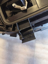 Laden Sie das Bild in den Galerie-Viewer, Frontscheinwerfer Mercedes-Benz W246 A2469066201 030129523205 Rechts Headlight SCH9459160664bu
