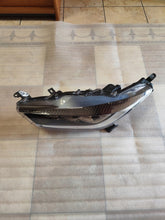 Load image into Gallery viewer, Frontscheinwerfer Toyota Yaris EUK0-8 LED Links Scheinwerfer Headlight SCH2139761572vw