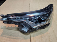 Laden Sie das Bild in den Galerie-Viewer, Frontscheinwerfer Toyota Chr C-Hr 81110-F4031-00 LED Links Headlight SCH6020873425bi