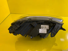 Laden Sie das Bild in den Galerie-Viewer, Frontscheinwerfer Dacia Duster 260602465R LED Links Scheinwerfer Headlight