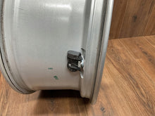 Laden Sie das Bild in den Galerie-Viewer, 1x Alufelge 18 Zoll K8D21007CA Land Rover Range Evoque L551 Rim Wheel FEL8105961866ly