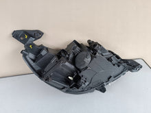 Laden Sie das Bild in den Galerie-Viewer, Frontscheinwerfer Peugeot II 208 9833036380 Full LED Links Headlight SCH3383973832zu